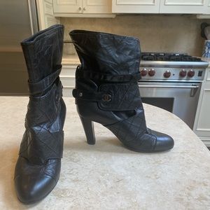 CHANEL black boots booties signature cc authentic 37 heels